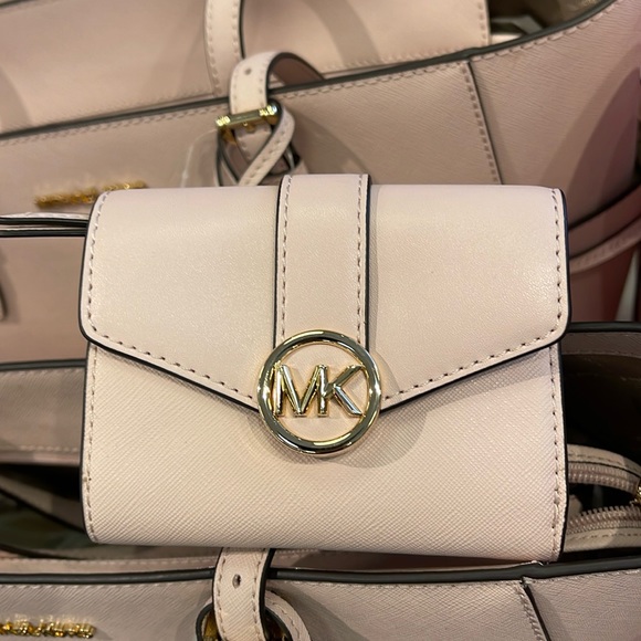 MICHAEL KORS
Carmen Medium Faux Leather Wallet
Powder Blush 
NWT - Picture 15 of 16